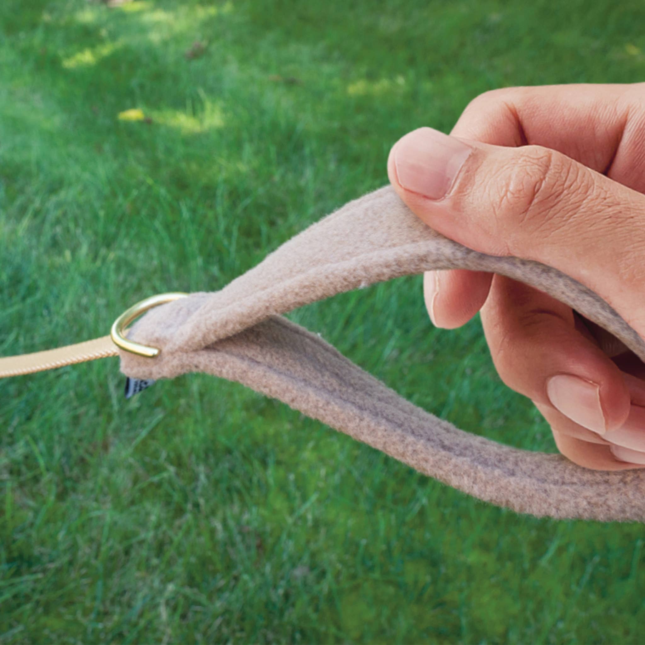 Black Comfort Lead: Wide